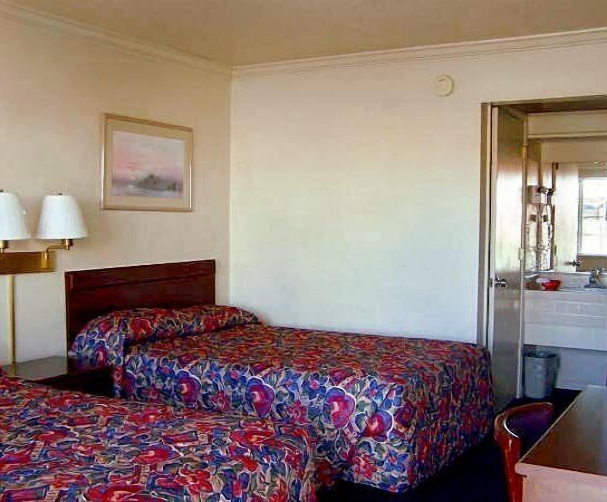 Economy Inn Monterey سيسايد المظهر الخارجي الصورة