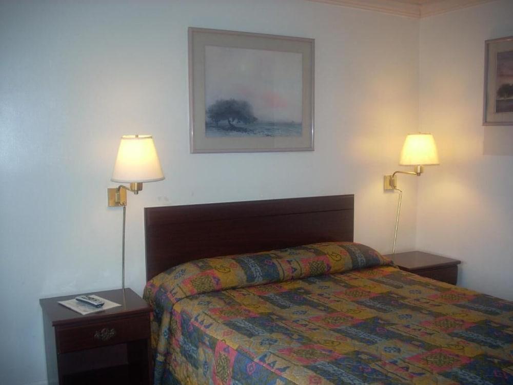 Economy Inn Monterey سيسايد المظهر الخارجي الصورة