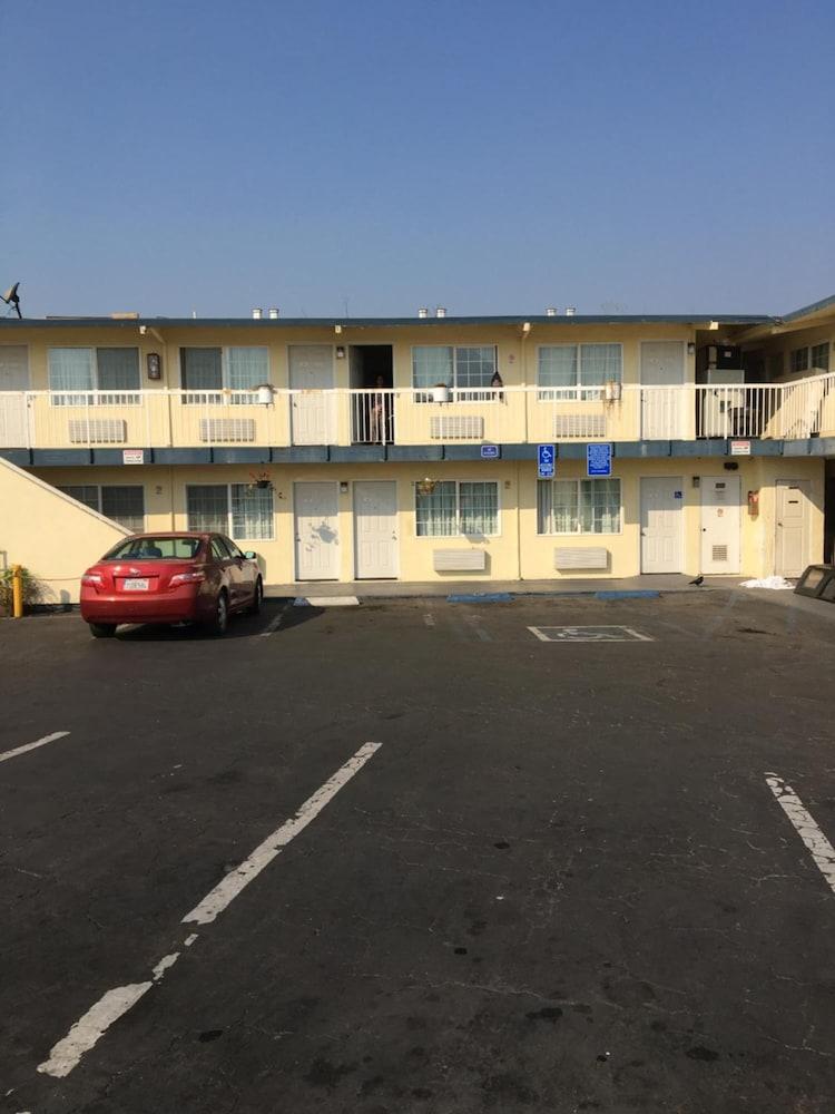 Economy Inn Monterey سيسايد المظهر الخارجي الصورة
