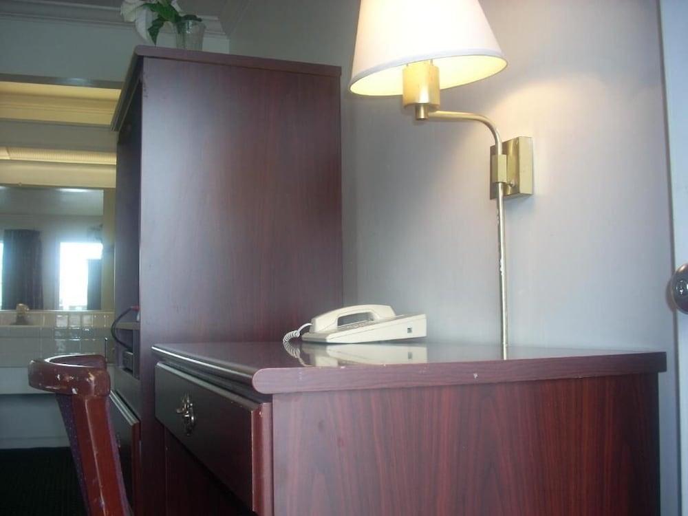 Economy Inn Monterey سيسايد المظهر الخارجي الصورة