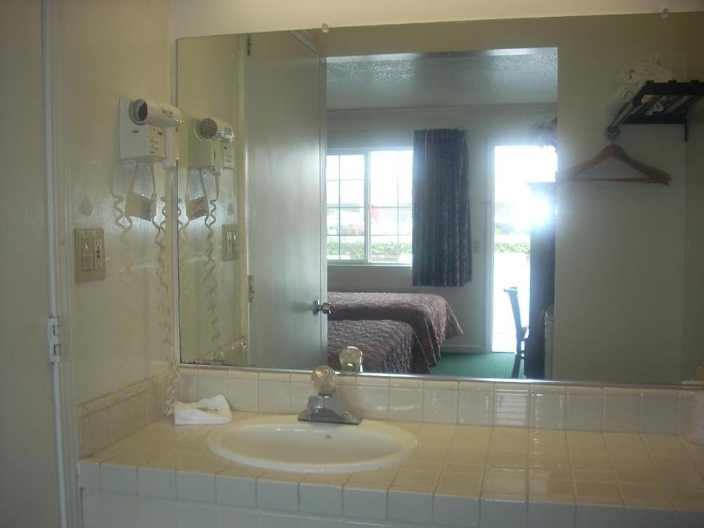 Economy Inn Monterey سيسايد المظهر الخارجي الصورة